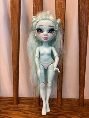 Rainbow High Shadow High Zooey Electra Fashion Doll